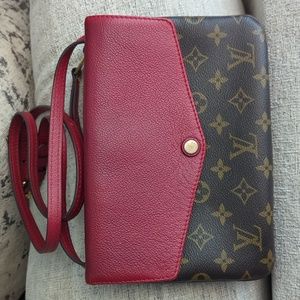 100% Authentic Louis Vuitton Twice Crossbody